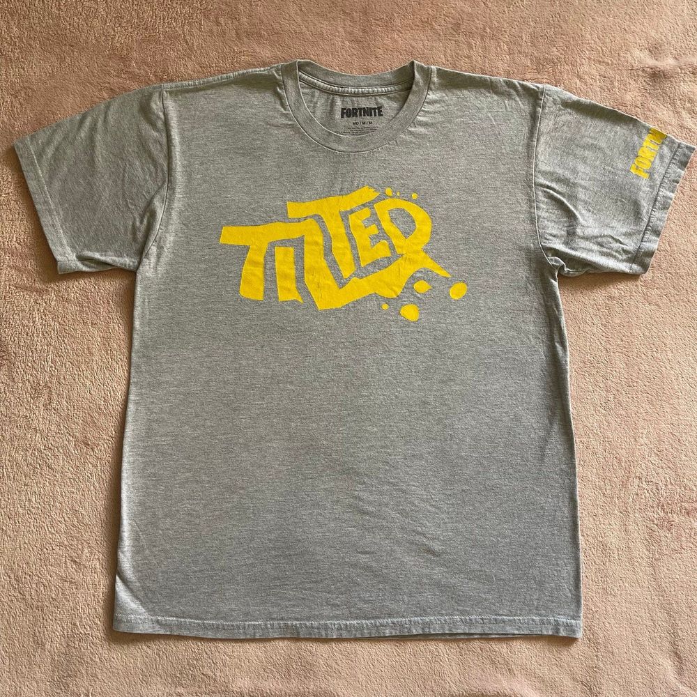 Fornite Yellow Tilted logo Boy’s Gray T-Shirt Size M